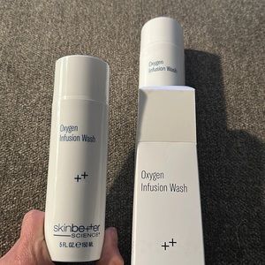 SkinBetter Science Refresh cleansing wash